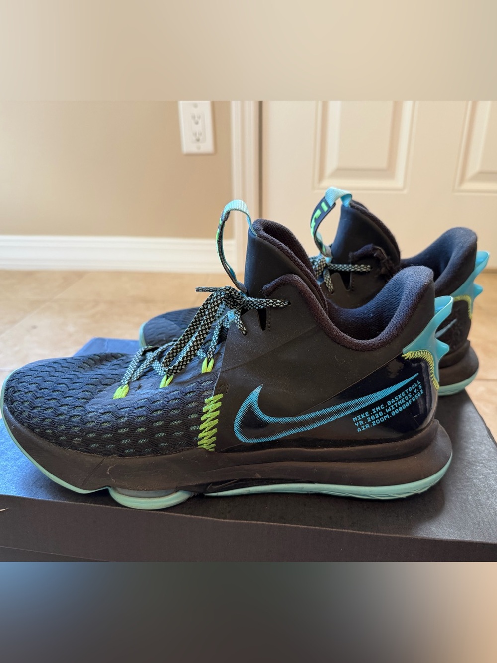Nike LeBron Witness 5
Black Light Blue Fury